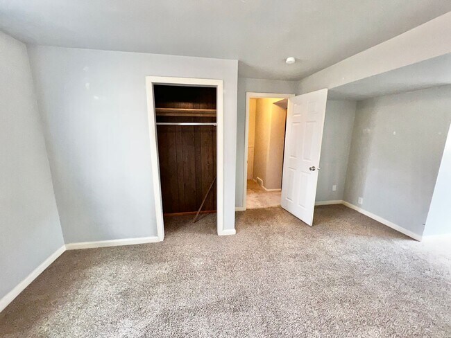 Building Photo - Charming 3-Bed Home with Foothills Views i...