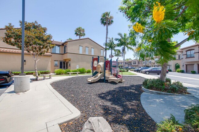 Building Photo - 633 Sumner Way