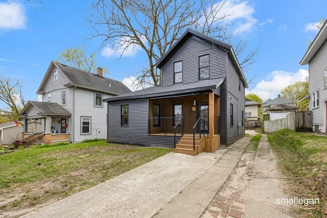 Building Photo - 1322 Hurd St SE