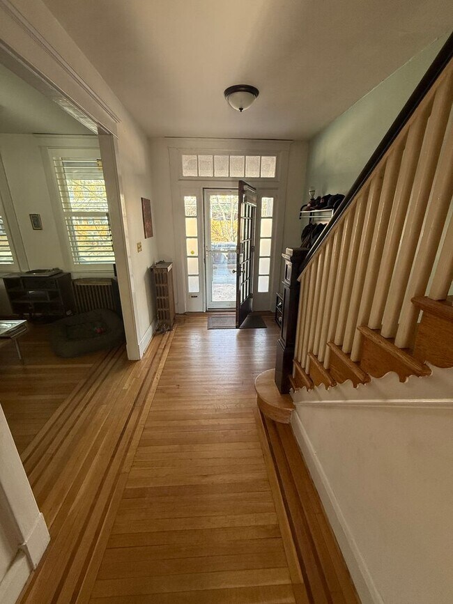 Building Photo - 1349 W 41st St