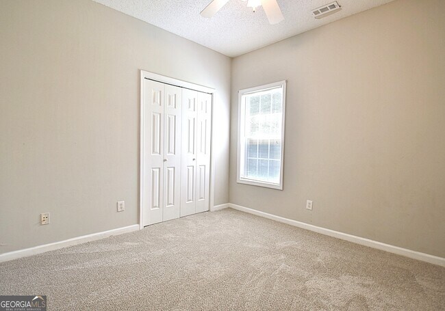 Building Photo - 77 Pine Crescent