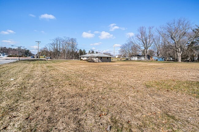 Building Photo - Penn Schools!  Remodeled Granger home-Lawn...