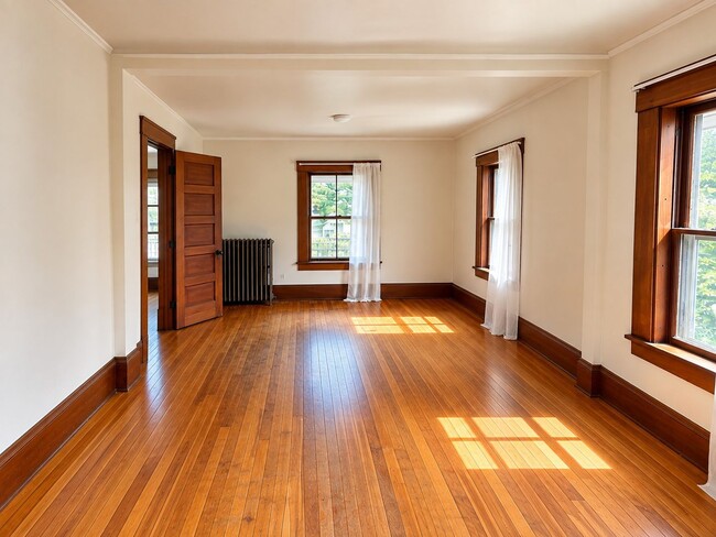 Building Photo - 58 Oak St