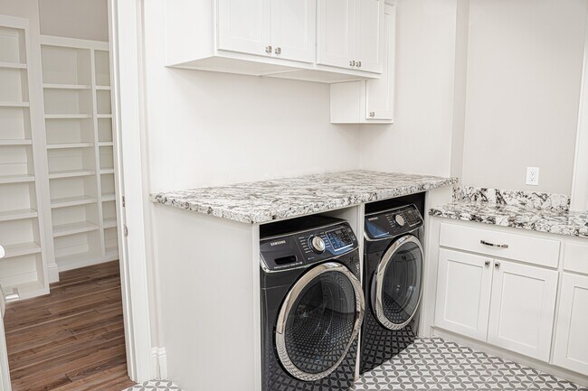 Building Photo - 1530 Cunningham Parc Ln