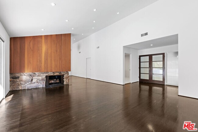 Building Photo - 6441 Tahoe Dr