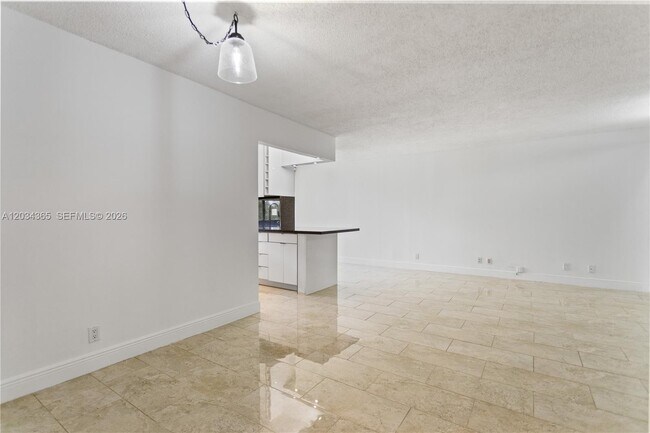 Building Photo - 17021 N Bay Rd