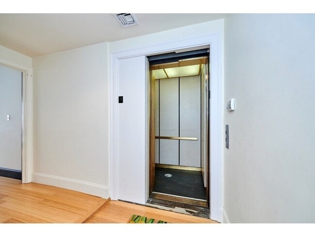 Building Photo - 55 Temple Pl