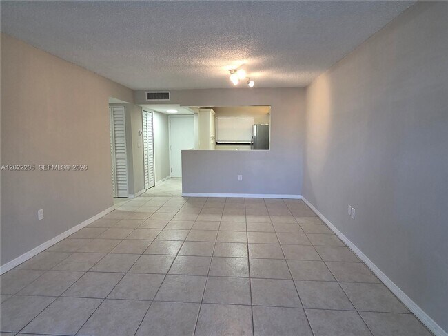 Building Photo - 10835 SW 112th Ave
