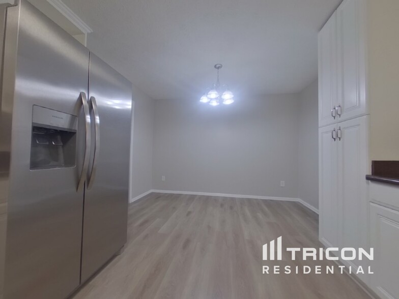 Building Photo - 2811 Quinbery Dr