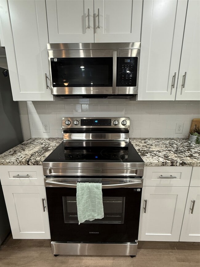 Building Photo - 3610 Newton Dr