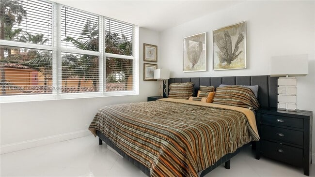 Building Photo - 2110 N Ocean Blvd