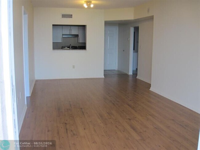 Building Photo - 3020 NE 32nd Ave
