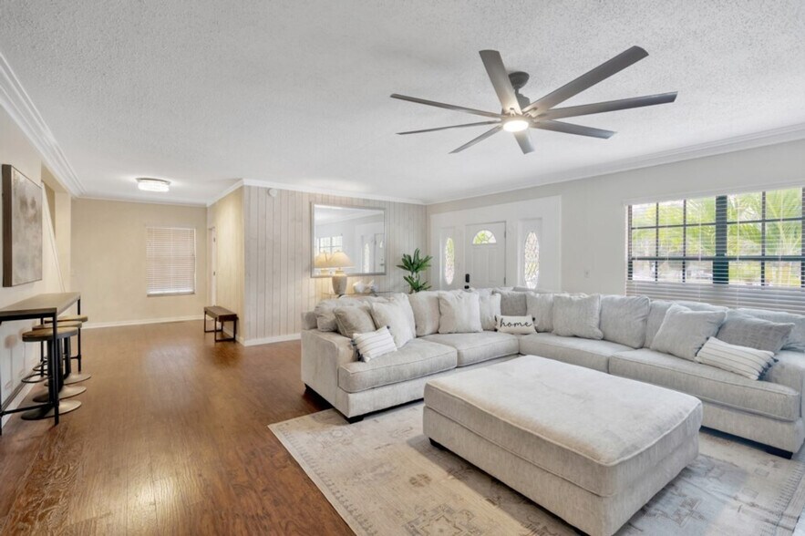 Building Photo - 1679 Tampa Rd