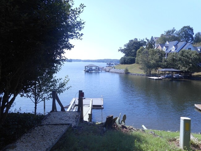 Building Photo - Enjoy Lakefront Luxury Year Round!