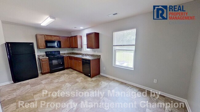 Building Photo - 3 BD/1.5 BA Home with Fresh Paint and New Carpet!
