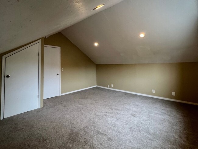 Building Photo - Outdoor Oasis: Charming 3 Bed 2 Bath House!