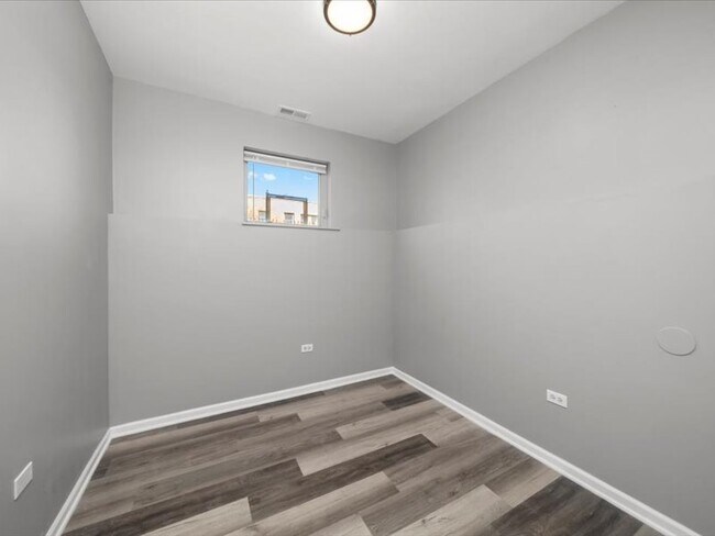 Building Photo - 6139 S King Dr