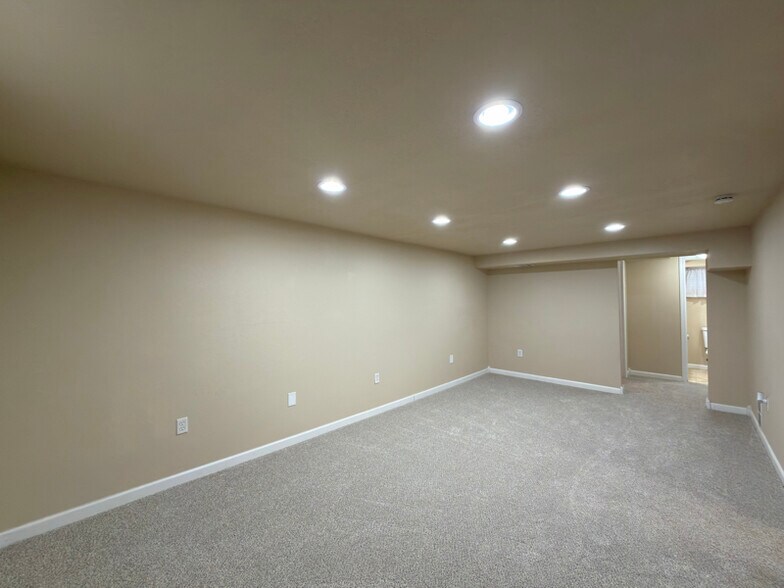 Building Photo - 1509 Oak Ct