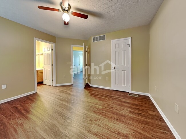 Building Photo - 1415 E Kearney Ln