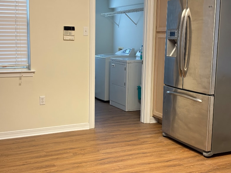 Building Photo - 90 Independence Dr