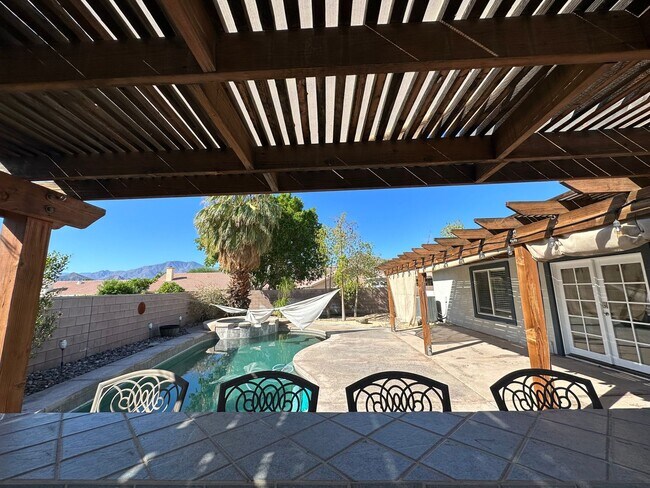 Building Photo - AVAILABLE NOW !! STUNNING 4 Bedroom 2 Bathroom POOL home in La Quinta