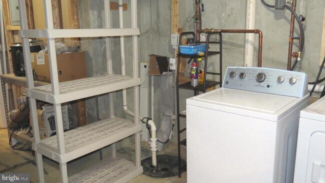 Building Photo - 2707 Hollywell Ct