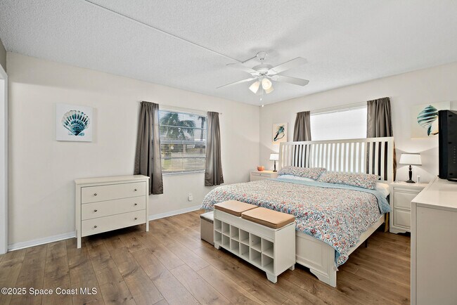 Building Photo - 4570 Ocean Beach Blvd