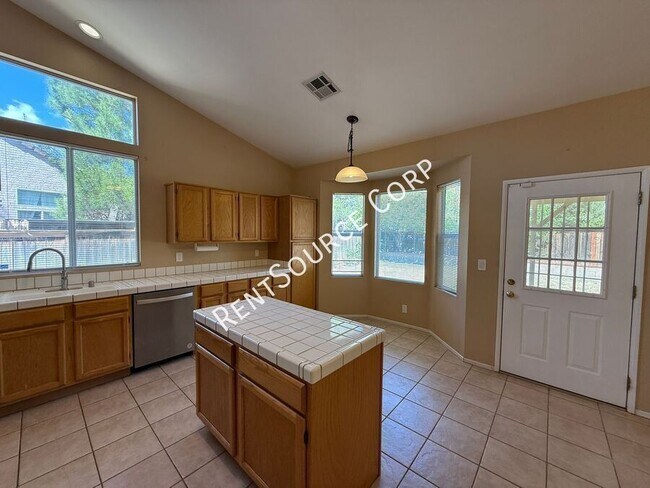 Building Photo - 38758 Almador Ct