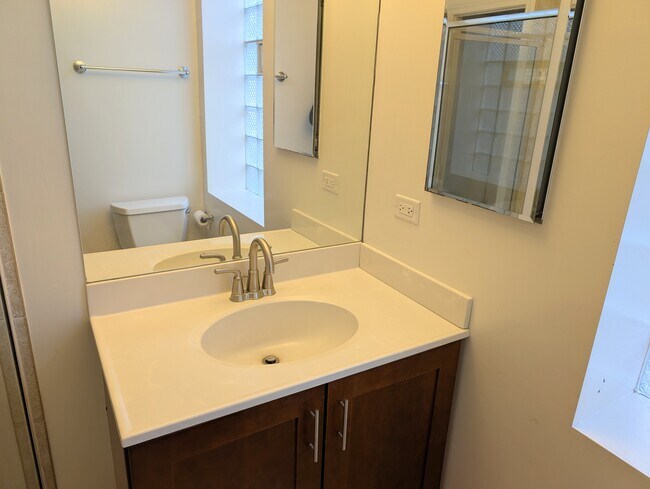 Building Photo - 142 Elmwood Ave