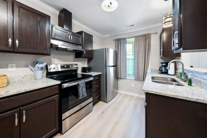 Building Photo - 8182 McGuire Dr