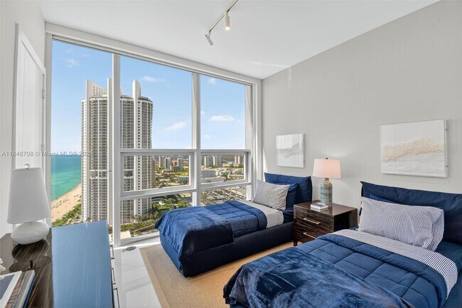 Building Photo - 18501 Collins Ave