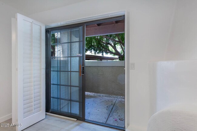 Building Photo - 7557 N Dreamy Draw Dr