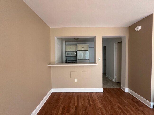 Building Photo - 922 24th St NW