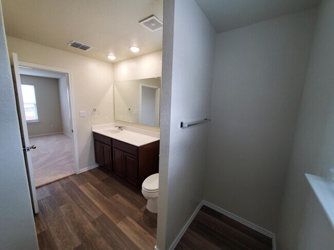 Building Photo - 743 Retama Pass