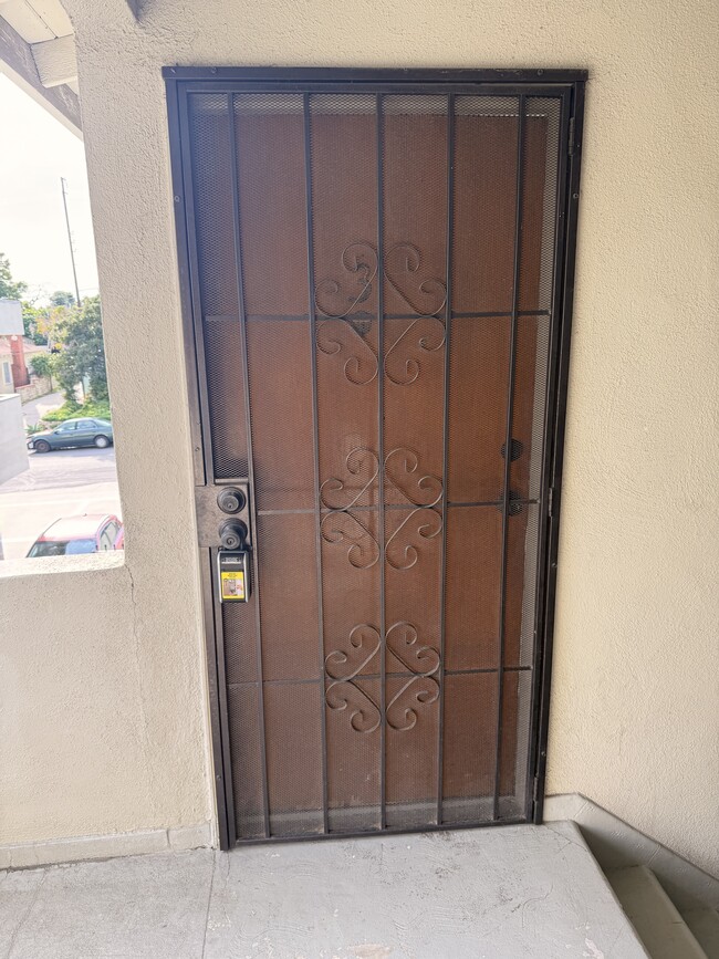 Building Photo - 3632 Greenfield Ave