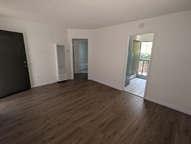Building Photo - Single Story Duplex in San Diego; Trash Paid!