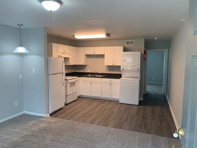 Building Photo - 411 E 5th St