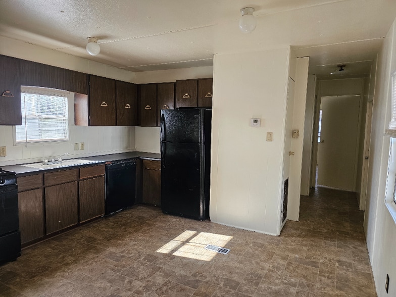 Building Photo - 413 Miller St