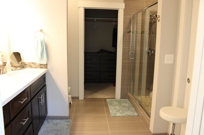 Building Photo - Beautiful Wollochet Bay 3-Bedroom Town Home