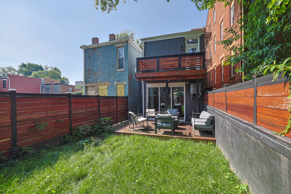 Building Photo - 916 Findlay St