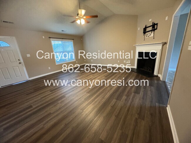 Building Photo - 567 Broad Dr