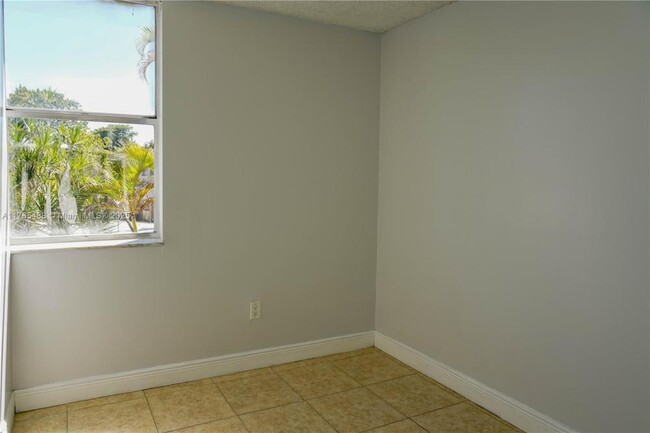 Building Photo - 3 bedroom in North Miami FL 33161