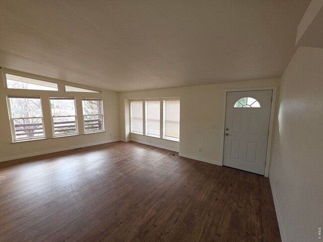 Building Photo - Beautifully Modern Home In Fort Morgan!