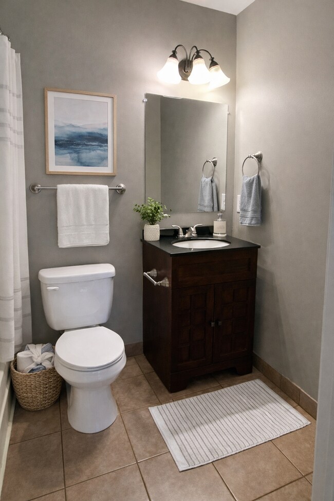 Building Photo - $1500 3 Bedroom 2 Bath Modern Brick Home!