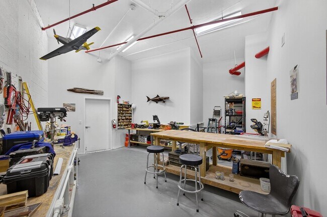 Building Photo - 1190 Jimmy Buffett Mem Hwy