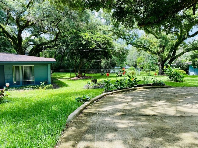 Building Photo - 5263 Sybel Dr