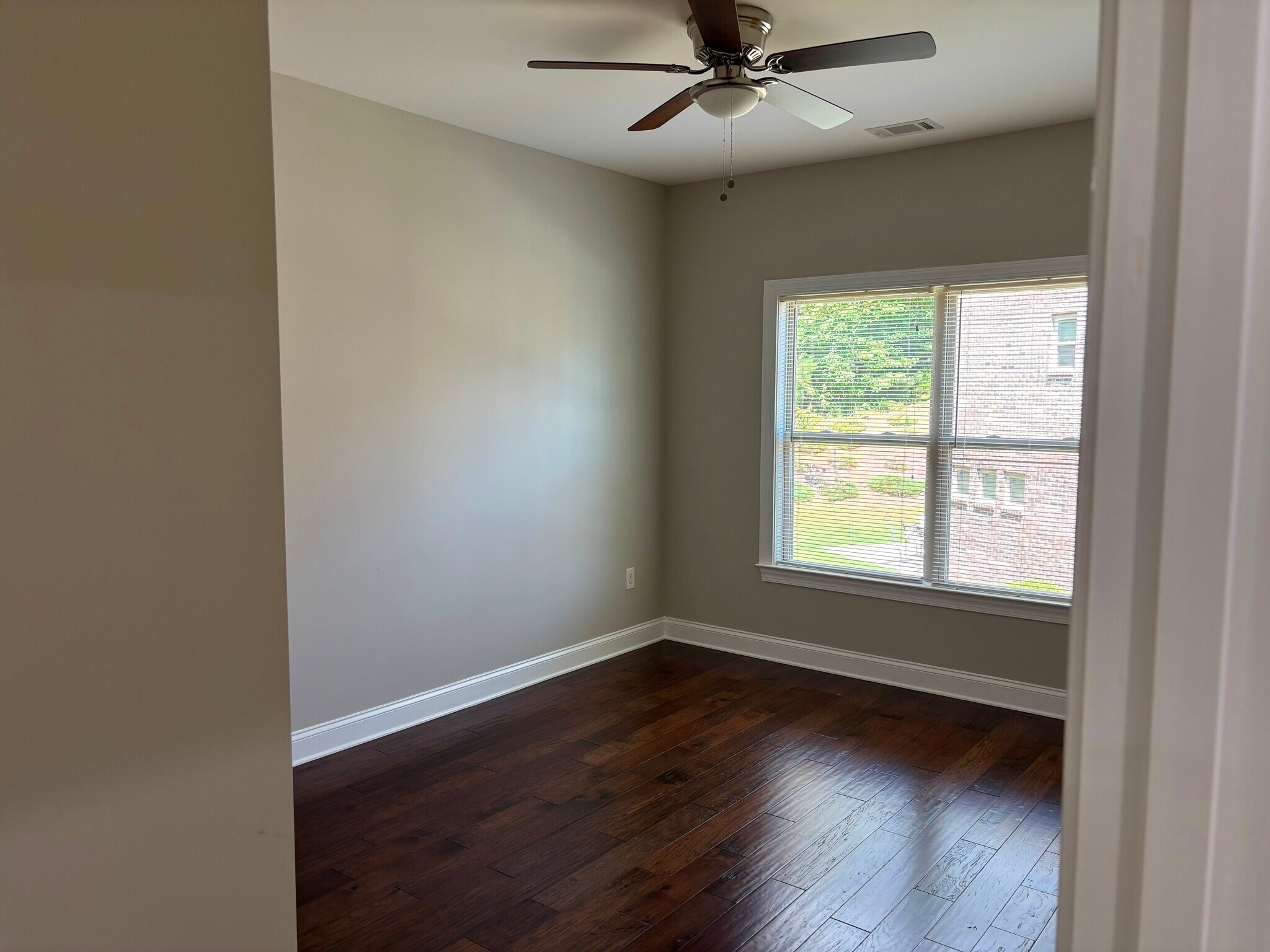 Building Photo - 2035 Davallia Ct