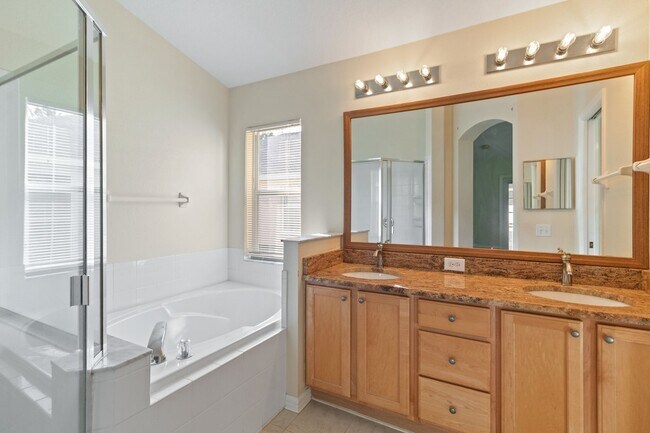 Building Photo - 4 bed, 2 Bath New Tampa Home for Lease!