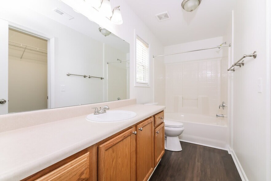 Building Photo - 3600 Saguaro Ct