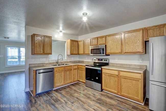 Building Photo - 202 Bridgewood Dr